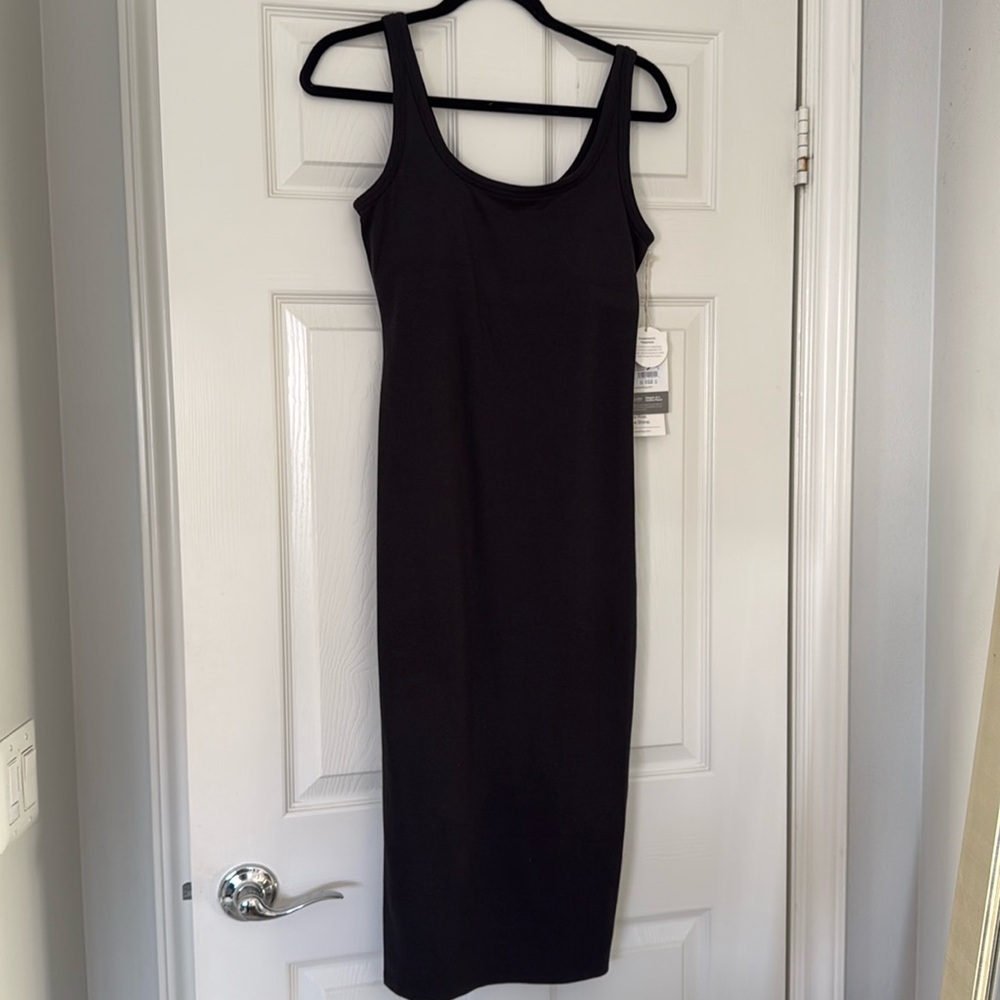 NWT Vuori Halo Essential Dress Medium